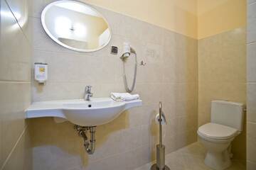 Фото номера Двухместный номер с 1 кроватью и балконом Отель Hotel Venus г. Kolbudy 3